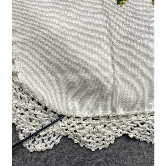 Handmade Floral Cross Stitch Table Runner Crochet Lace Trim White Linen Bouquet - Picture 8 of 13